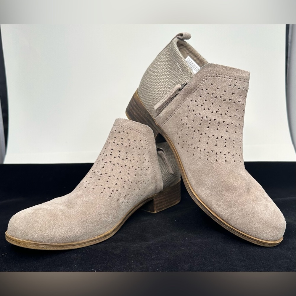 TOMS Deia Perforated Tan Suede Ankle Zip Booties US Size 8.5